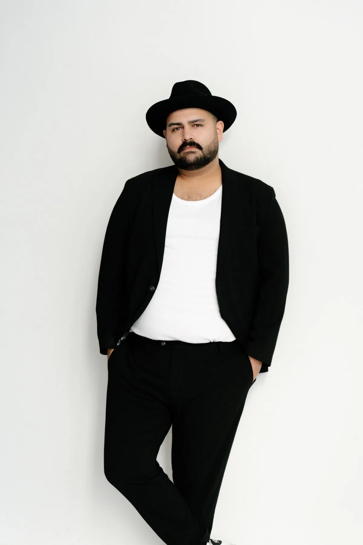 DJ SAM bedankt sich am Ende einer Feier bei den Gästen