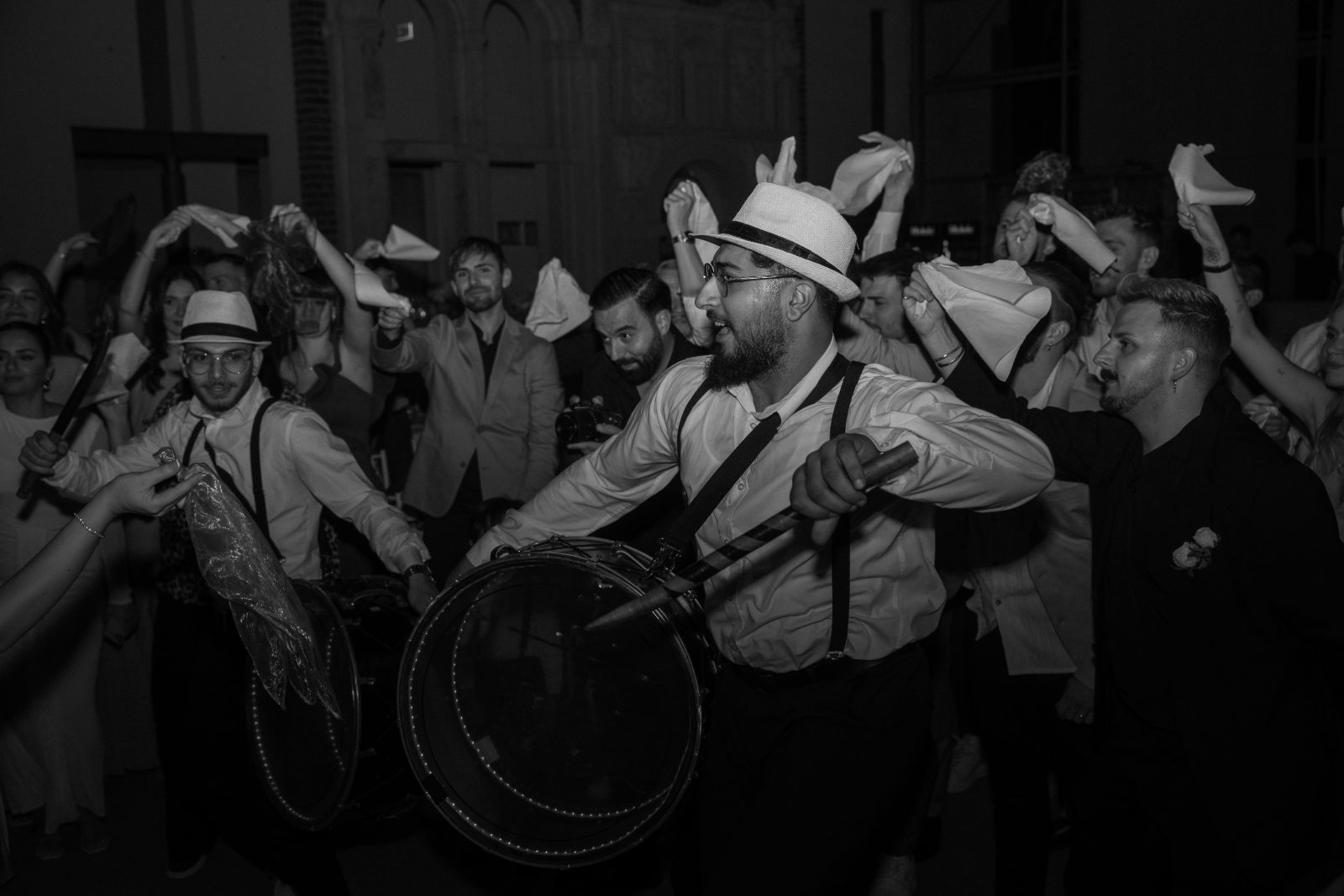 Davul-Trommler auf einer Hochzeit